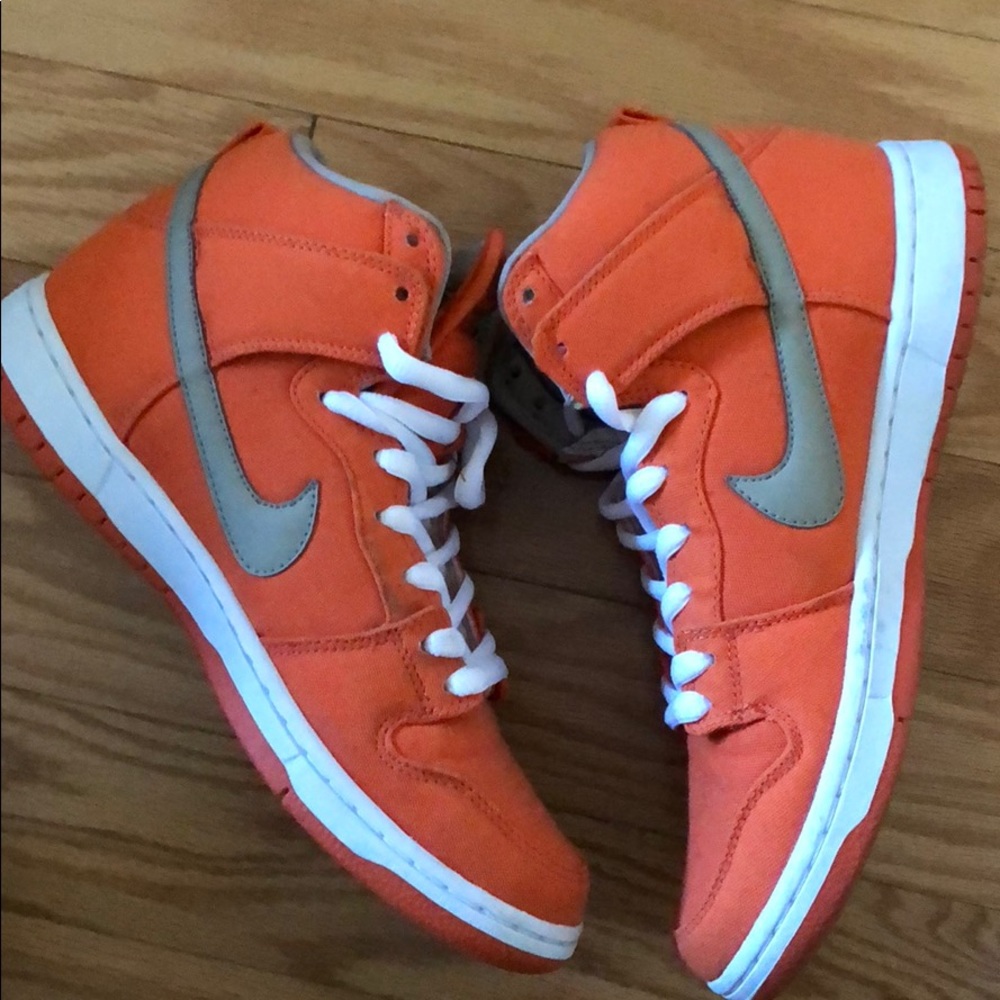 Nike SB orange size 9